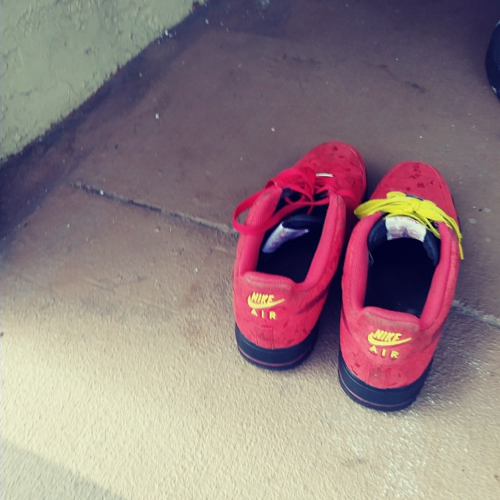 Shoes - Picture 3 of 4